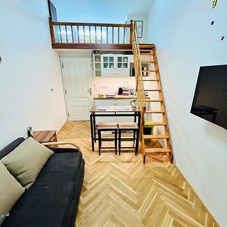Cozy Design Homestay With Terrace Prága Kültér fotó