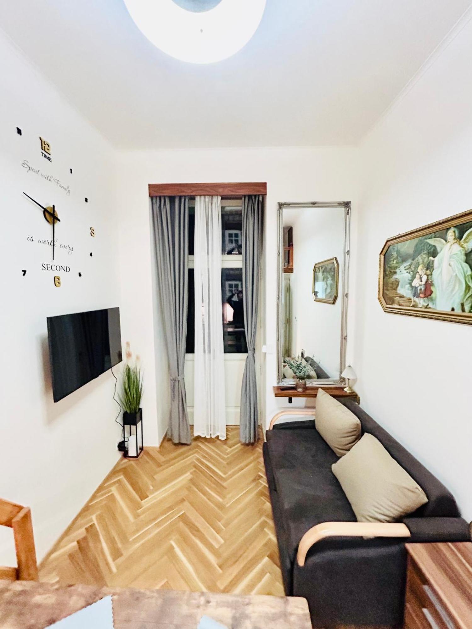 Cozy Design Homestay With Terrace Prága Kültér fotó