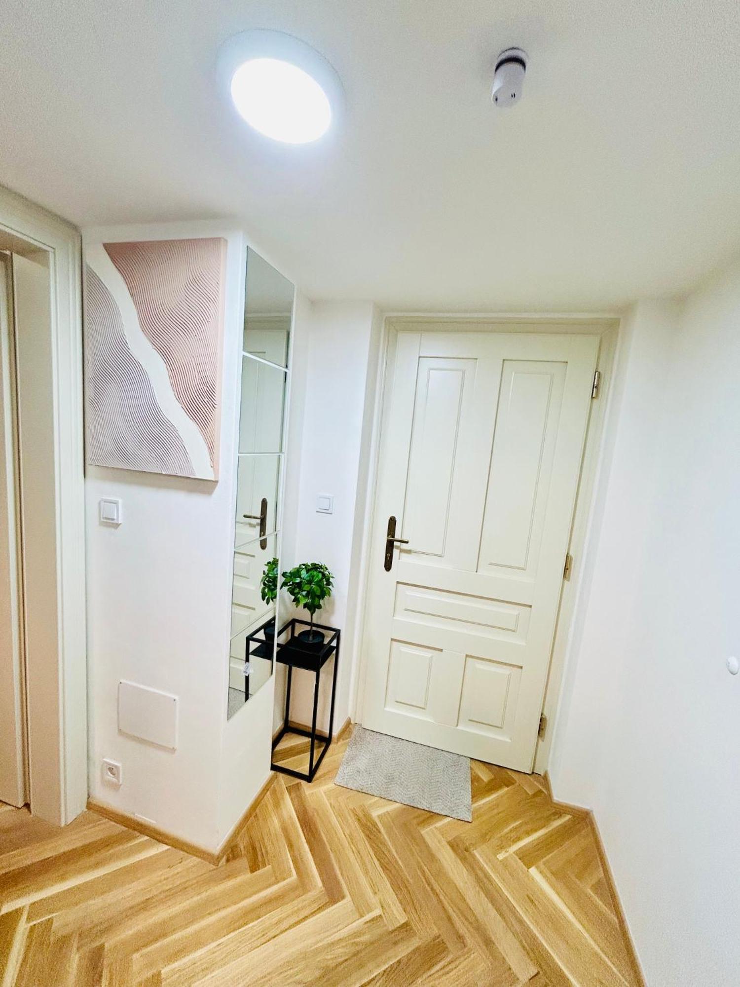 Cozy Design Homestay With Terrace Prága Kültér fotó