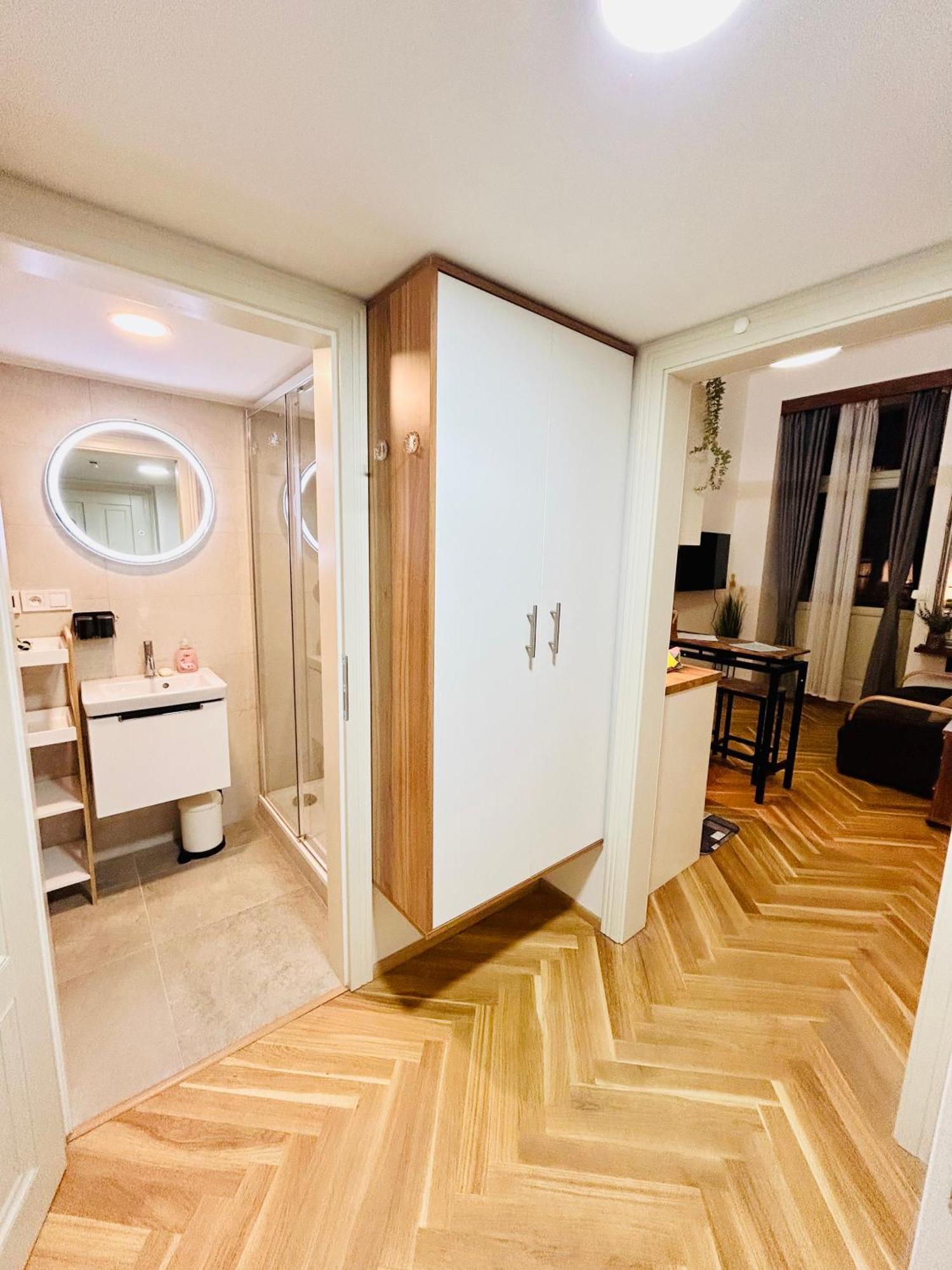 Cozy Design Homestay With Terrace Prága Kültér fotó